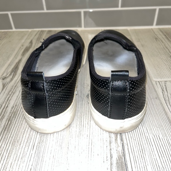 2/$15 Gap black leather sneaker size 8 - Picture 3 of 6